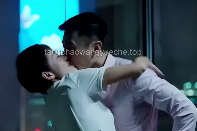 金靖问张凌赫：吻戏那么多，你的真实感受是什么？